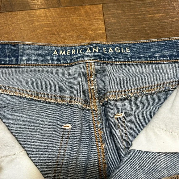 American Eagle Women's Distressed Highest Rise 90s Boyfriend Short Size 8 - Picture 3 of 5